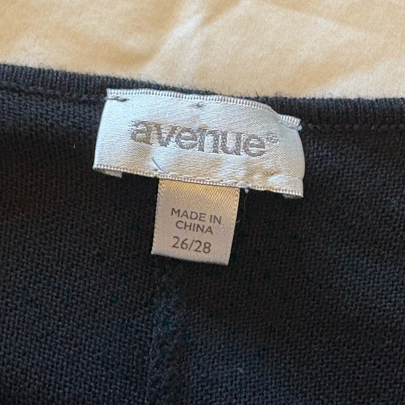 Avenue Plus Size 26/28 Black Tan Chevron Knit Top V Neck - Picture 4 of 7